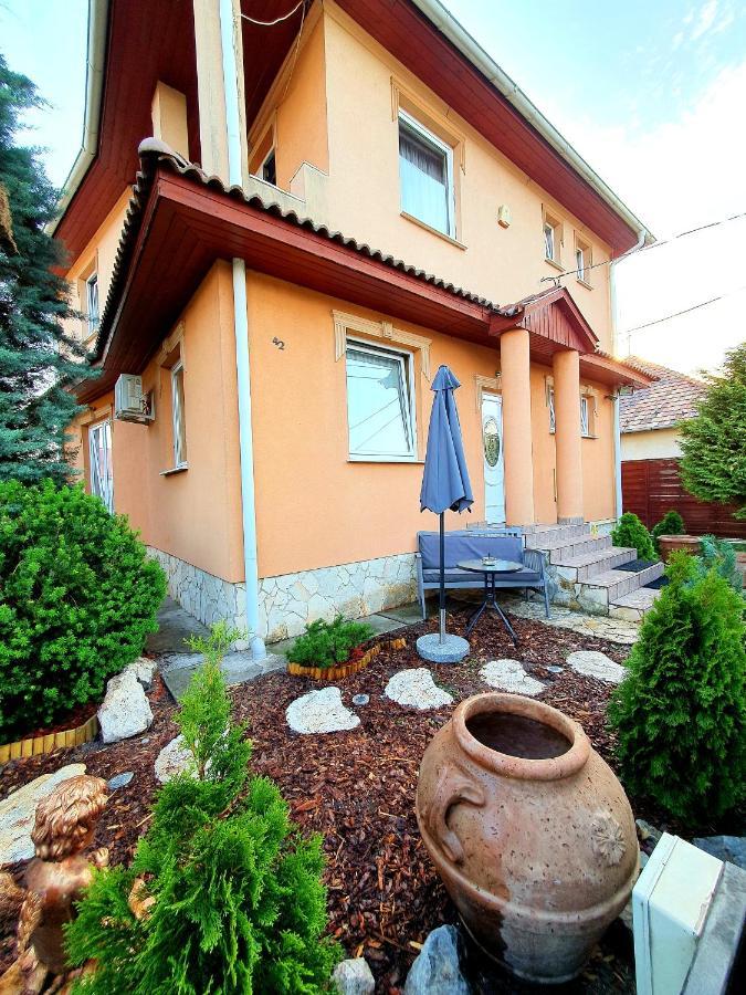 Airport Luxury Apartman 42 Vecses Exterior photo